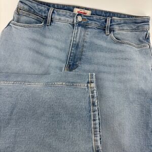 Wrangler High Rise True Straight Jeans Women 31x32 Light Wash Blue Distressed 12